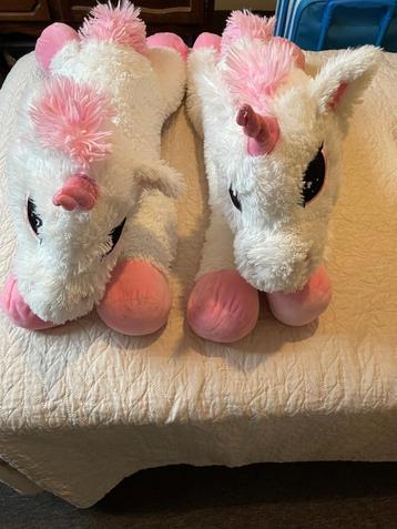 2 grote eenhoorn knuffels beschikbaar voor biedingen