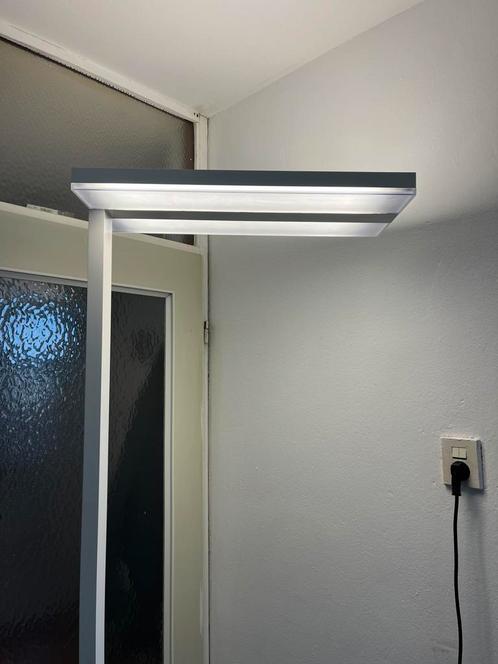 MOET WEG DOE EEN LEUK BOD!! Artemide Chocolate LED 2 Desk, Huis en Inrichting, Lampen | Vloerlampen, Zo goed als nieuw, Ophalen