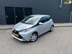Toyota Aygo 1.0 VVT-i x-play 5DRS Airco, Voorwielaandrijving, Gebruikt, Euro 6, 4 stoelen