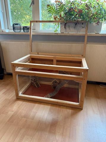 Mooie grote Gerbril / hamsterkooi beschikbaar voor biedingen