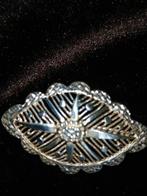 Heel mooi bewerkte zilveren broche, Nieuwstaat € 50,00, Ophalen of Verzenden, Zo goed als nieuw, Zilver, Zilver