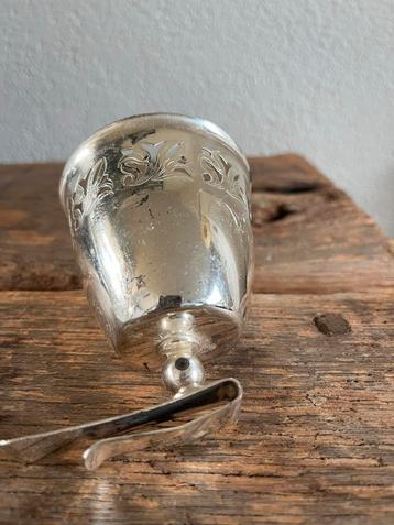Antieke verchroomde beker met clip beschikbaar voor biedingen