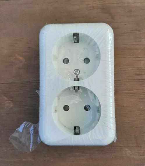 Exo Opbouw Dubbel Stopcontact Randaarde Kinderbeveiliging, Huis en Inrichting, Lampen | Overige, Nieuw, Ophalen
