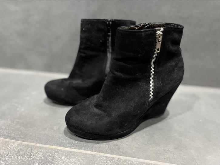 Zwarte suède hak schoenen – Hot Item – maat 36/37, Kleding | Dames, Schoenen, Gedragen, Zwart, Ophalen of Verzenden
