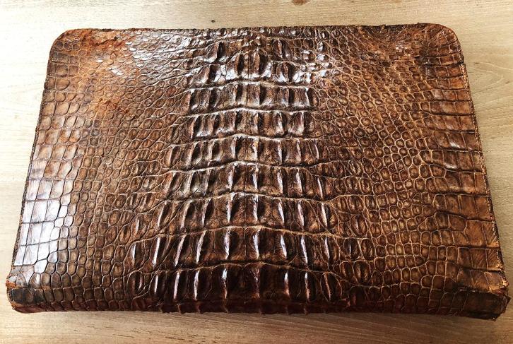 Stuk echt krokodillenleer om zelf iets van te maken, Hobby en Vrije tijd, Stoffen en Lappen, Gebruikt, Leer of Kunstleer, 30 tot 120 cm