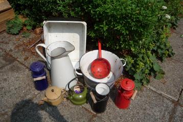 geëmailleerd gieters, kannen ,theepot  beschikbaar voor biedingen