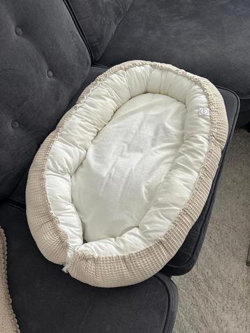Handgemaakt Babynestje - Taupe/Wit beschikbaar voor biedingen
