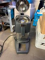 Sinaasappel pers Santos, Ophalen