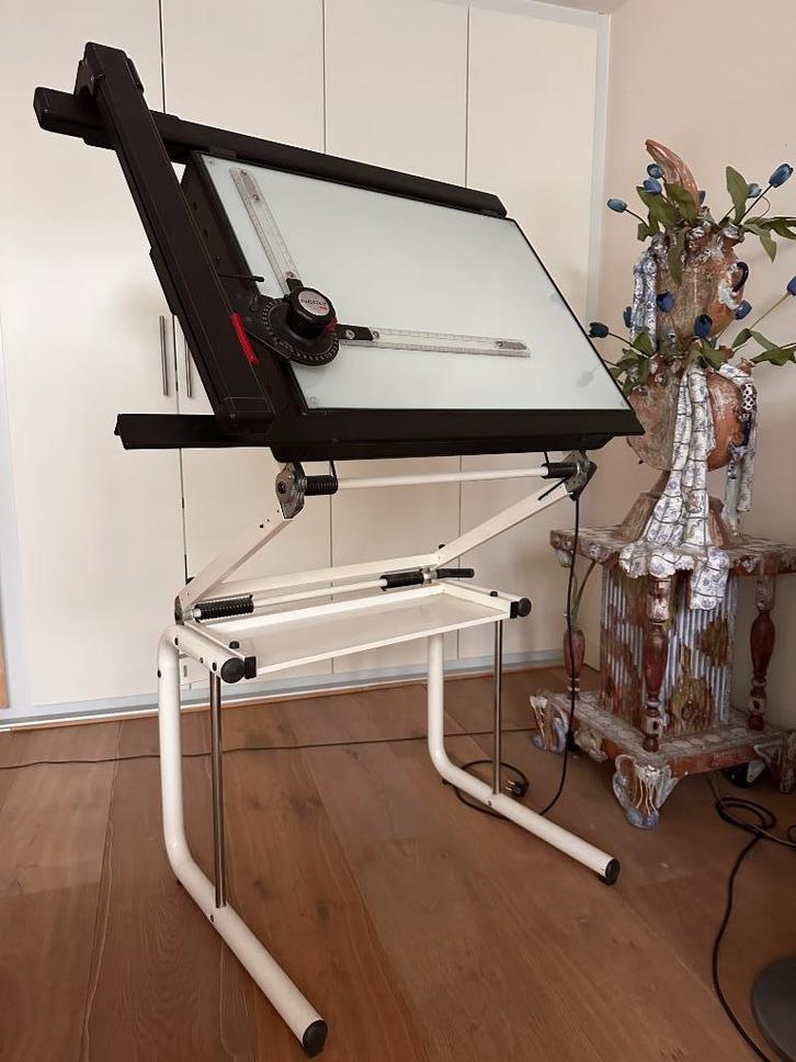 Neolt tekentafel met lichtbak, Doe-het-zelf en Verbouw, Tekentafels, Gebruikt, Minder dan 130 cm, Verlichting, Ophalen