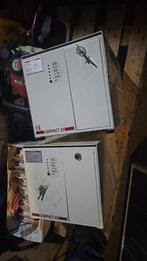 Compact 25 elektrakasten 2x, Hobby en Vrije tijd, Ophalen of Verzenden