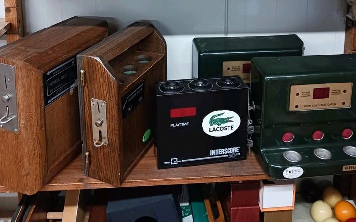 Oude gebruikte biljartklokken oa snookerklok. Teab, Sport en Fitness, Biljarten en Poolen, Gebruikt, Keu of Ballen, Ophalen of Verzenden