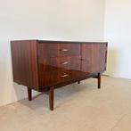 Subtiel hoogglans sideboard in Scandinavische stijl, Huis en Inrichting, Kasten | Dressoirs, Scandinavisch, Ophalen of Verzenden