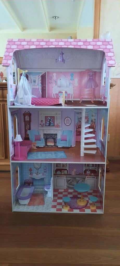 Poppenhuis t.b.v. barbies te koop., Kinderen en Baby's, Speelgoed | Poppenhuizen, Ophalen, Gebruikt, Poppenhuis