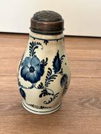 Delfts blauw vaasje met koper dop jaren 50, Antiek en Kunst, Antiek | Vazen, Ophalen of Verzenden