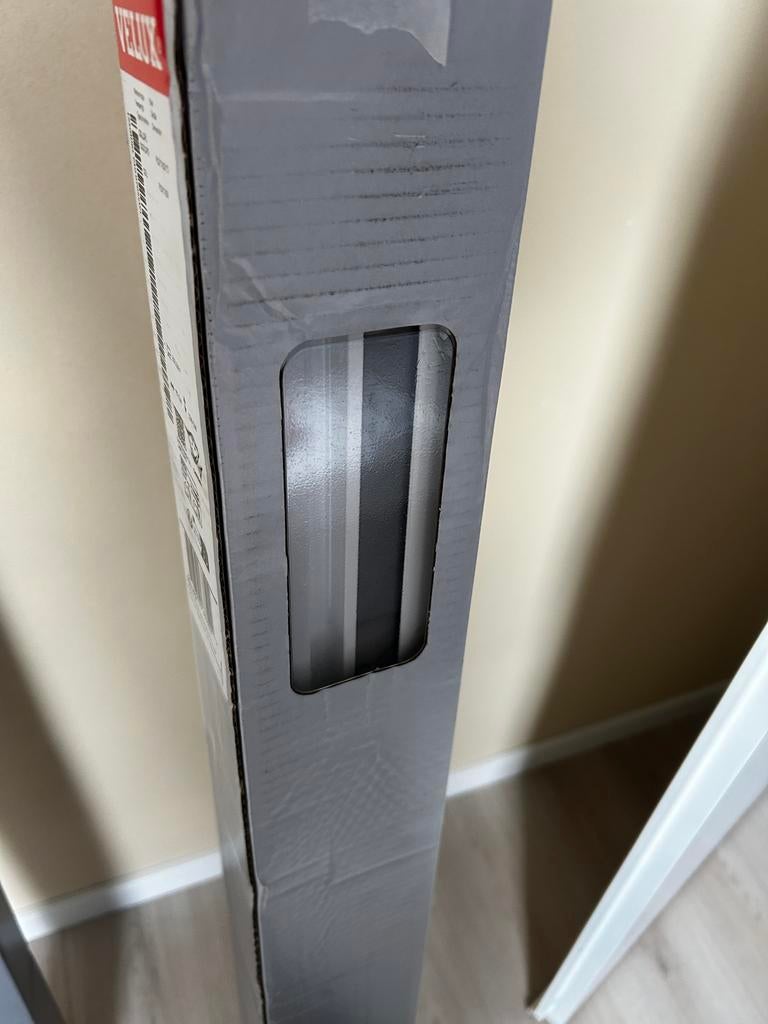 Velux verduisteringsgordijn DKL P10 grijs/wit-frame, Ophalen, 100 tot 150 cm, Nieuw, 50 tot 100 cm