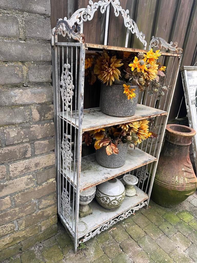 Metalen vergrijsd brocante plantenrekje, Ophalen of Verzenden, Gebruikt