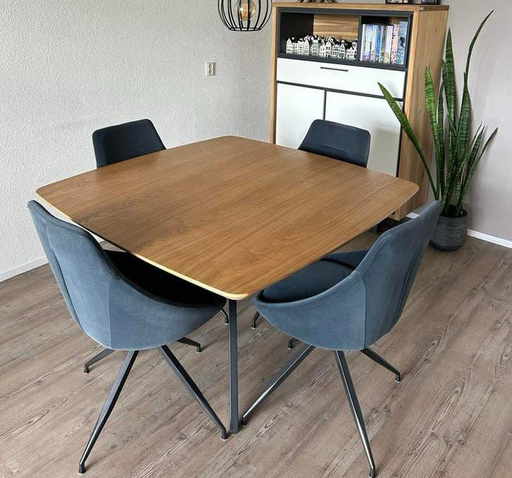 Mooie eettafel vierkant 4-pers, Huis en Inrichting, Tafels | Eettafels, Ophalen, 100 tot 150 cm, Vierkant, Zo goed als nieuw