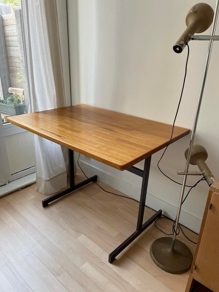 Bureau met stalen onderstel, Ophalen, Gebruikt, Hout, 73 cm