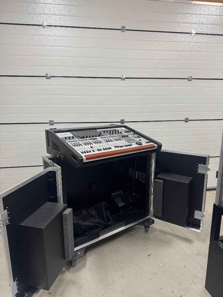 Behringer WING Full Size met FlipCase, Ophalen, Zo goed als nieuw, 20 kanalen of meer, Microfooningang