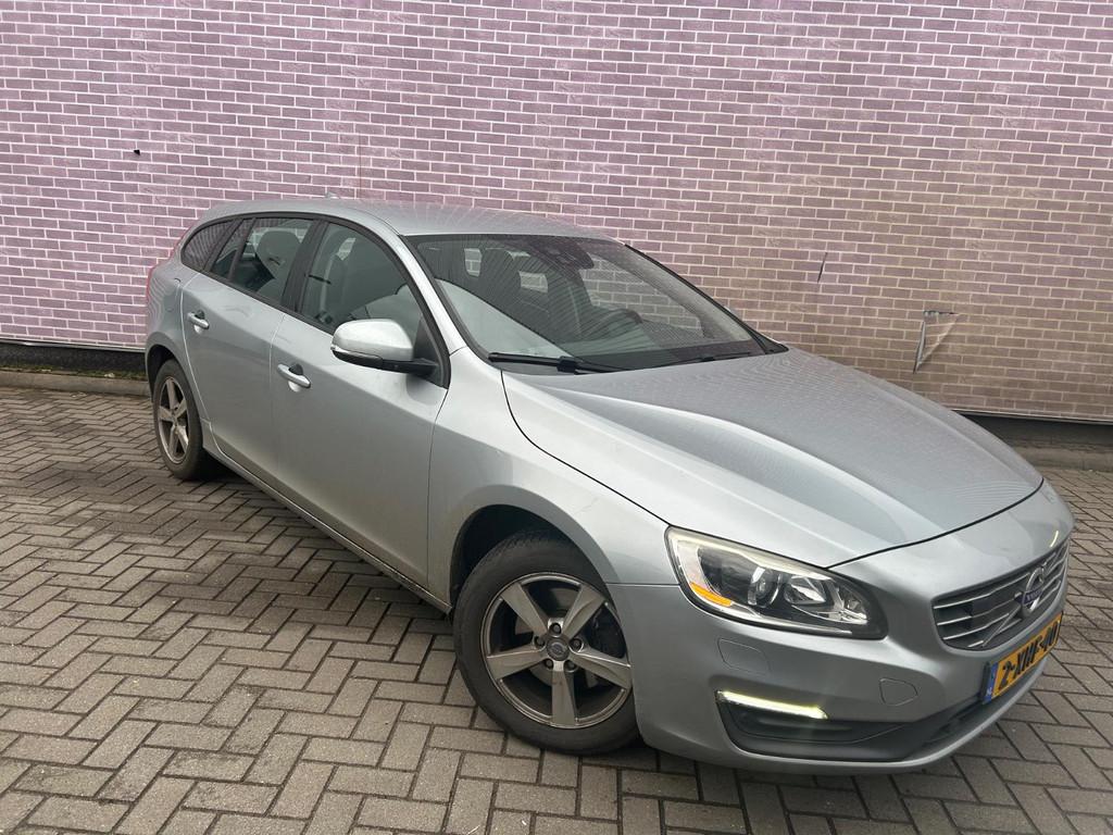 Volvo V60 1.6 T3 Kinetic | Parkeersensoren | Bi-Xenon Koplam, Stof, Gebruikt, Zwart, 4 cilinders