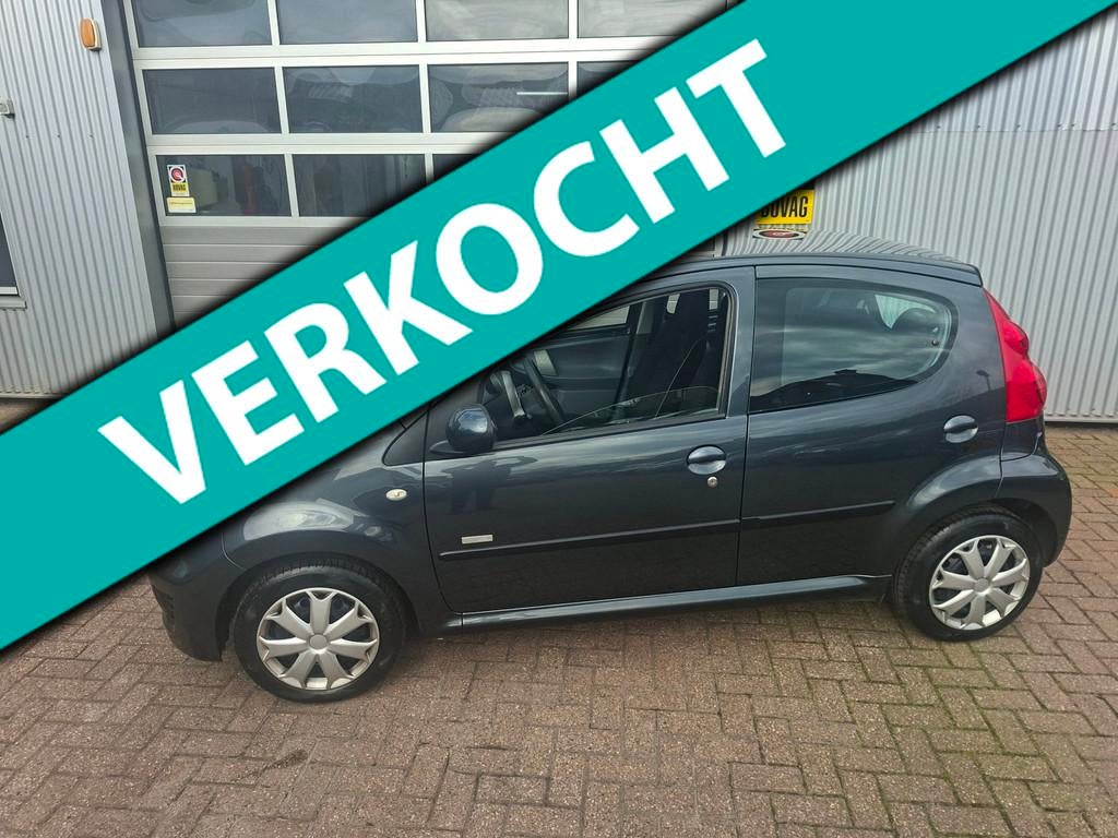 Peugeot 107 1.0-12V Millesim 200 Airco 5 Deurs, Voorwielaandrijving, Euro 5, Gebruikt, 4 stoelen