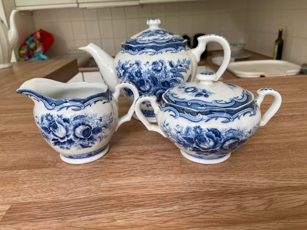 Theepot, melkkan en suikerpot van blue rose, Antiek en Kunst, Ophalen of Verzenden