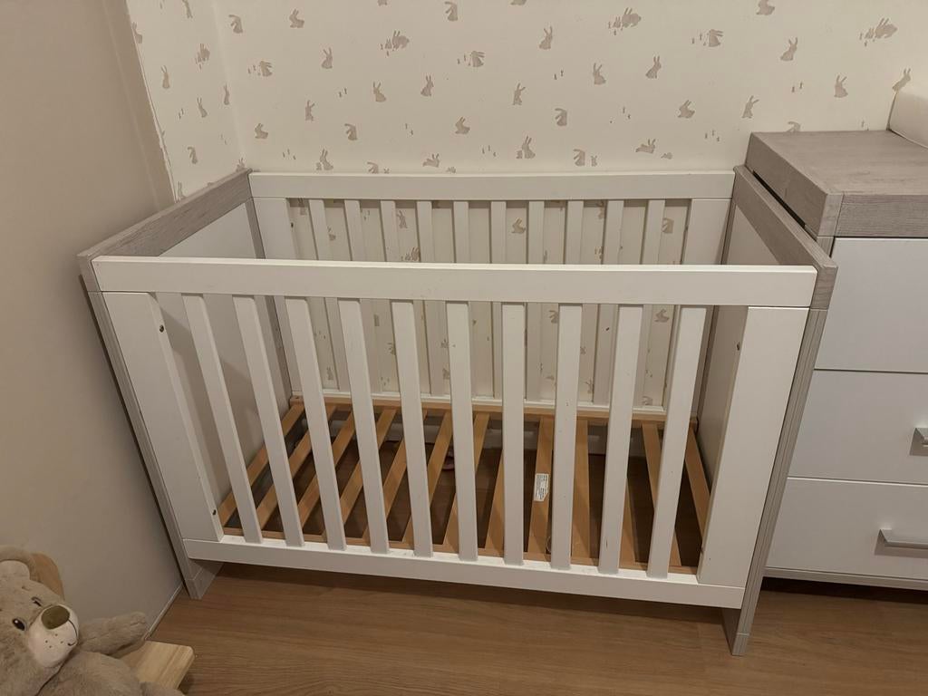 Ledikant 120x60 wit met grijs, Kinderen en Baby's, Babywiegjes en Ledikanten, Ophalen, Gebruikt, Ledikant