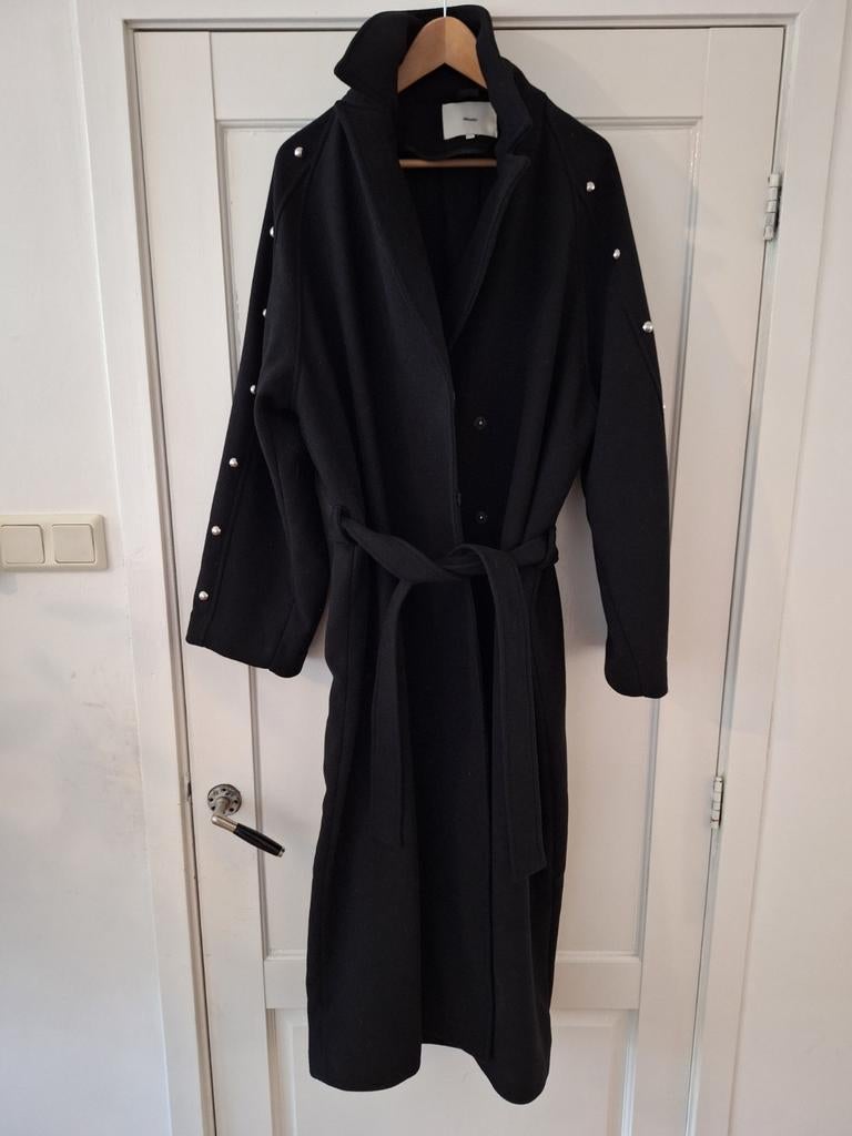 Lange zwarte jas met studs van Shoeby, Kleding | Dames, Jassen | Winter, Shoeby, Ophalen of Verzenden, Zo goed als nieuw, Zwart