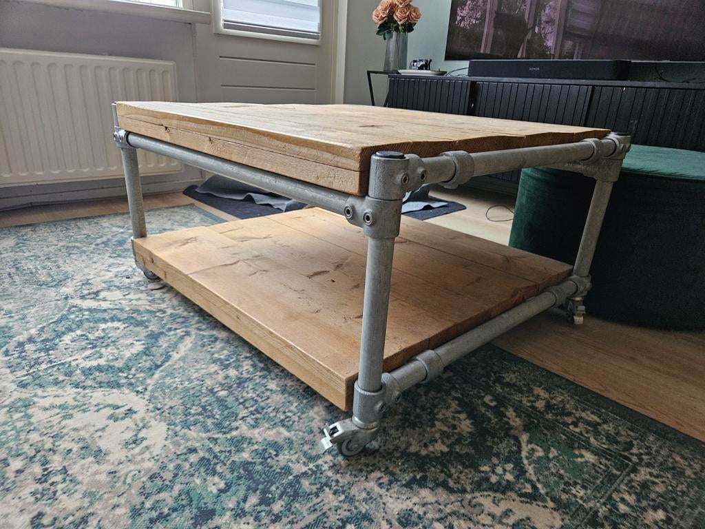 Industriële salontafel, Huis en Inrichting, Tafels | Salontafels, 50 tot 100 cm, Vierkant, 50 tot 100 cm, Zo goed als nieuw