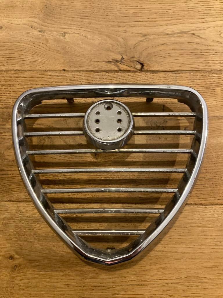 Alfa Romeo Berlina 2000 grille, Auto-onderdelen, Carrosserie en Plaatwerk, Ophalen of Verzenden, Gebruikt, Voor, Alfa Romeo
