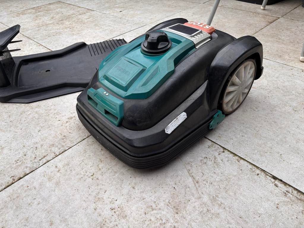 Robot grasmaaier Ferrex - Automatisch en efficiënt, Tuin en Terras, Robotmaaiers, Ophalen, Gebruikt, 20 tot 25 cm, Met regensensor