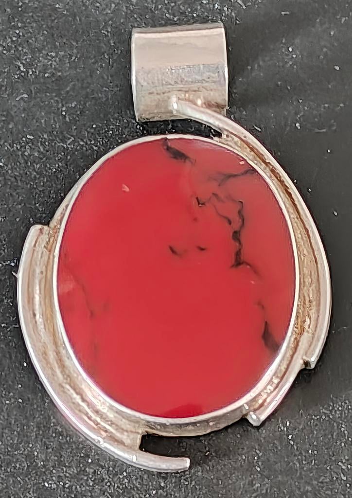 Zilveren hanger met rode steen - 925 zilver, Gebruikt, Overige voorstellingen, Ophalen of Verzenden, Met edelsteen