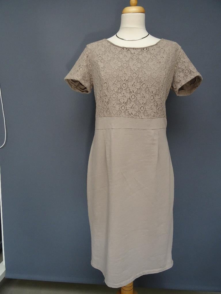 SOPHIA pure feminine maat M, jurk met kant., Kleding | Dames, Maat 38/40 (M), Beige, Ophalen of Verzenden, Zo goed als nieuw