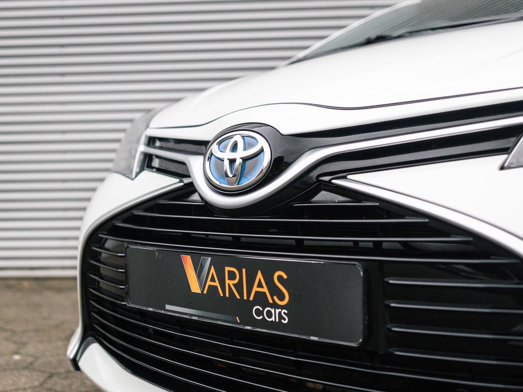 Toyota Yaris 1.5 Hybrid Dynamic Panoramadak Trekhaak Automaa, Auto's, Toyota, Gebruikt, 4 cilinders, 1070 kg, Origineel Nederlands