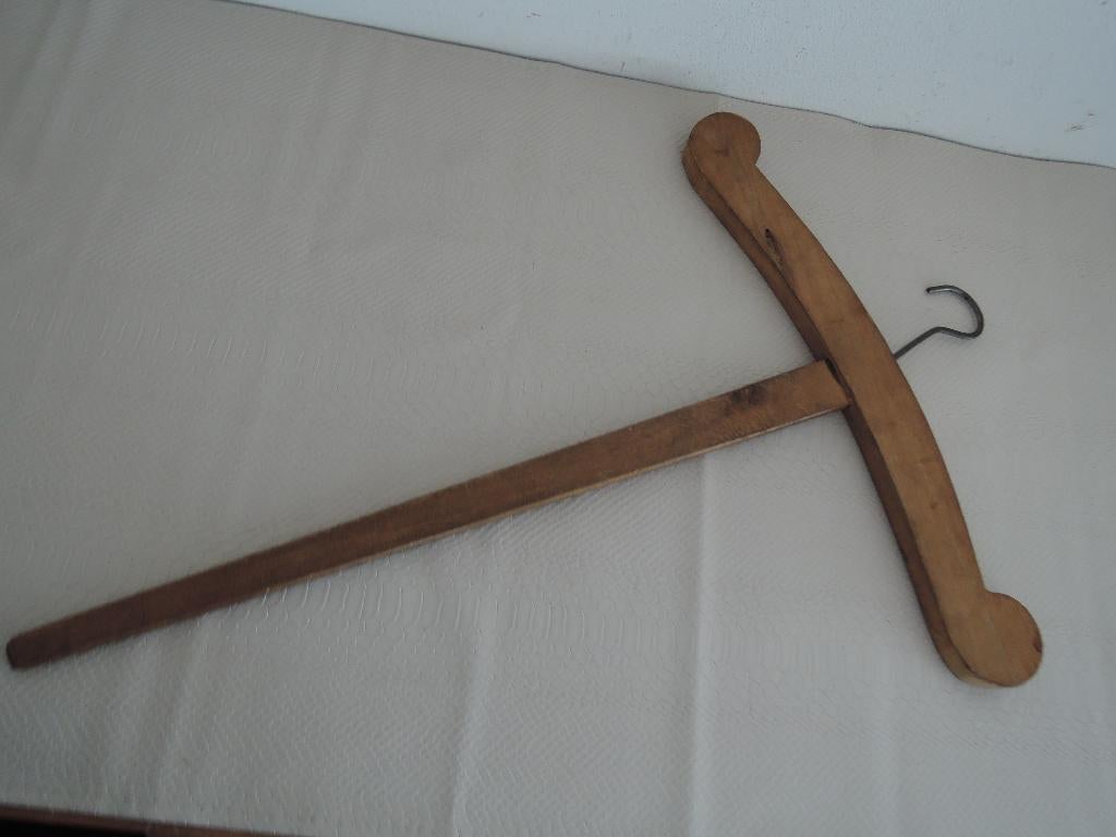 Oude houten kledinghanger, Antiek en Kunst, Ophalen of Verzenden