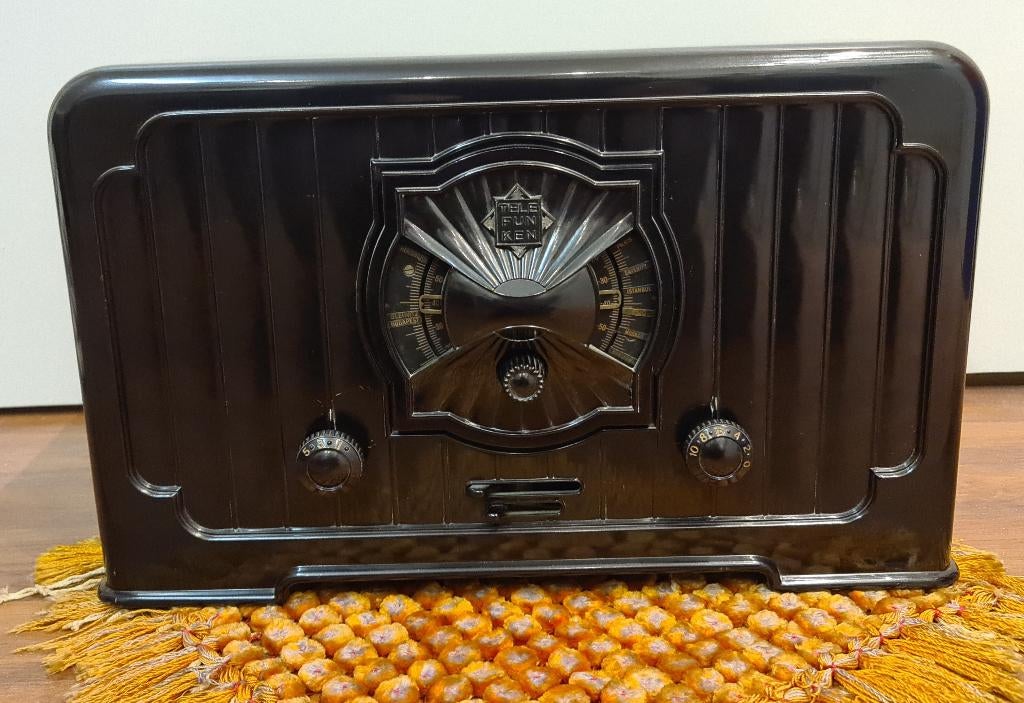 TELEFUNKEN 340WO, Antiek en Kunst, Antiek | Tv's en Audio, Ophalen of Verzenden