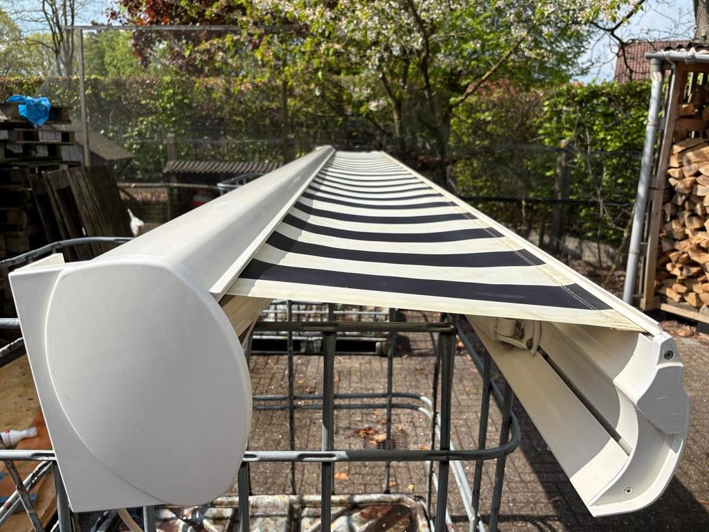 Zonnescherm Sunpoint 4,30m x 3,5m uitval, Ophalen, Elektrisch, Zo goed als nieuw, 250 cm tot 450 cm