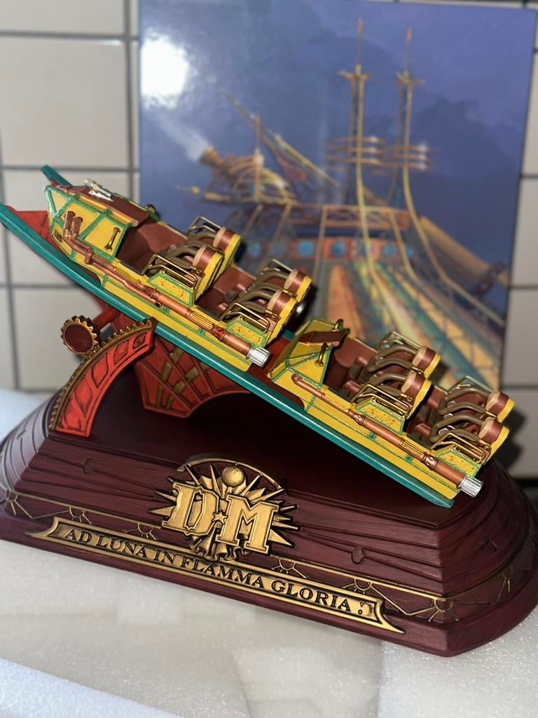 Space Mountain beeld, Ophalen of Verzenden, Nieuw, Beeldje of Figuurtje