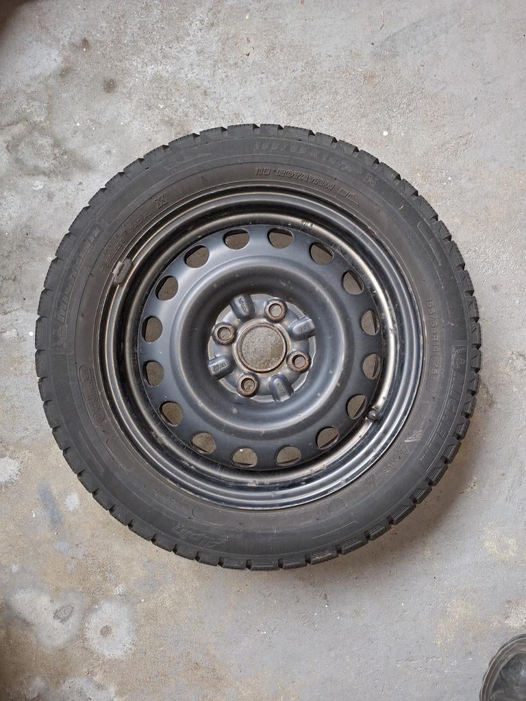 Stalen velgen Suzuki Alto met Michelin Winterbanden, Ophalen, Daihatsu