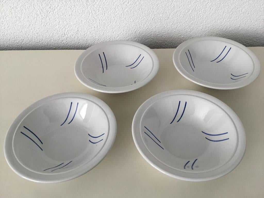 4 schaaltjes uit oude Albert Heijn serviesgoed-serie., Ophalen of Verzenden, Overige stijlen, Porselein, Schaal of Schalen