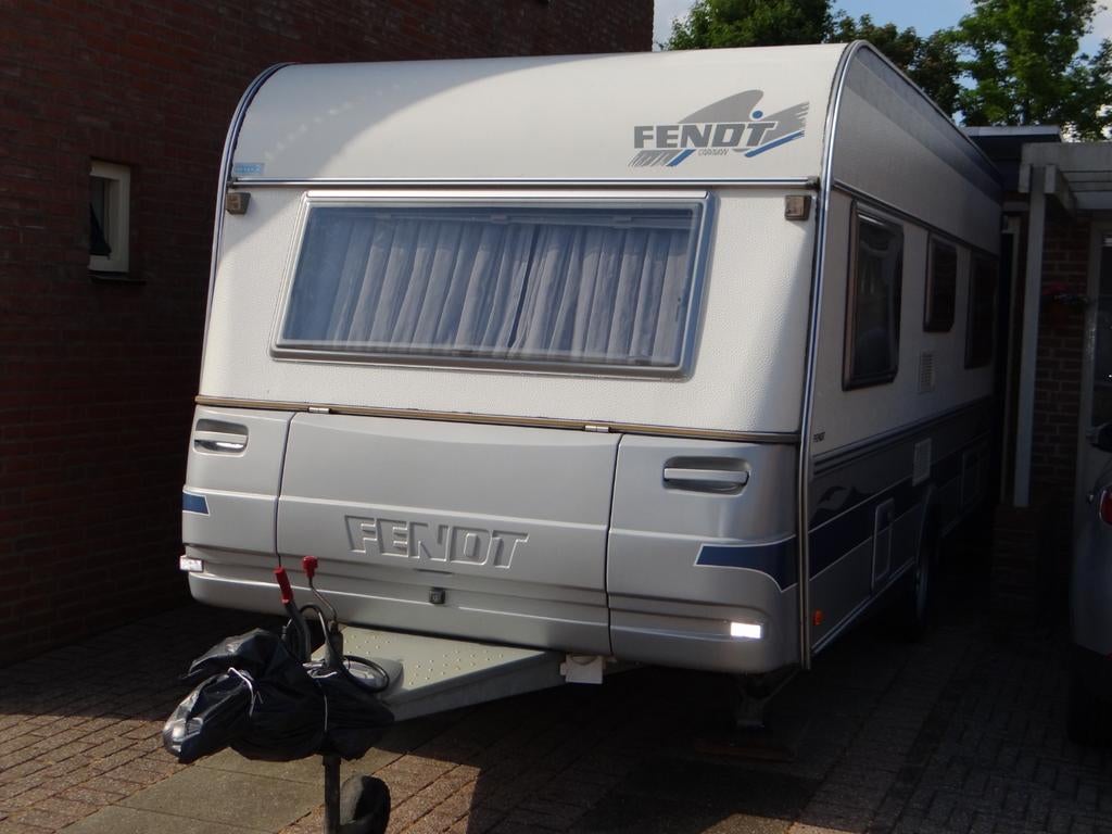 Fendt Platin Caravan 2001 met Voortent en Luifel, Caravans en Kamperen, Rondzit, Frans bed, Particulier, Fendt