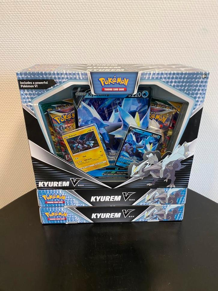 Pokemon Kyurem V Box (Evolving Skies) SEALED!, Hobby en Vrije tijd, Verzamelkaartspellen | Pokémon, Nieuw, Boosterbox, Foil, Ophalen of Verzenden