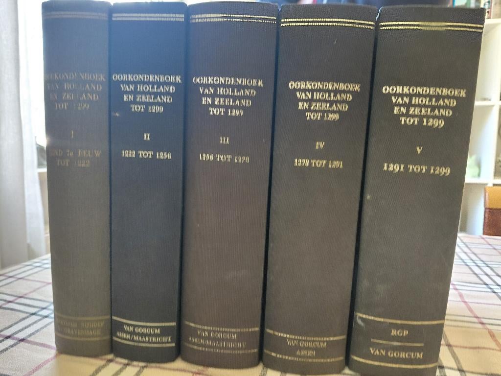 Oorkondenboek van Holland e  Zeeland deel 1 tot 5, Boeken, Geschiedenis | Stad en Regio, Ophalen of Verzenden, 14e eeuw of eerder