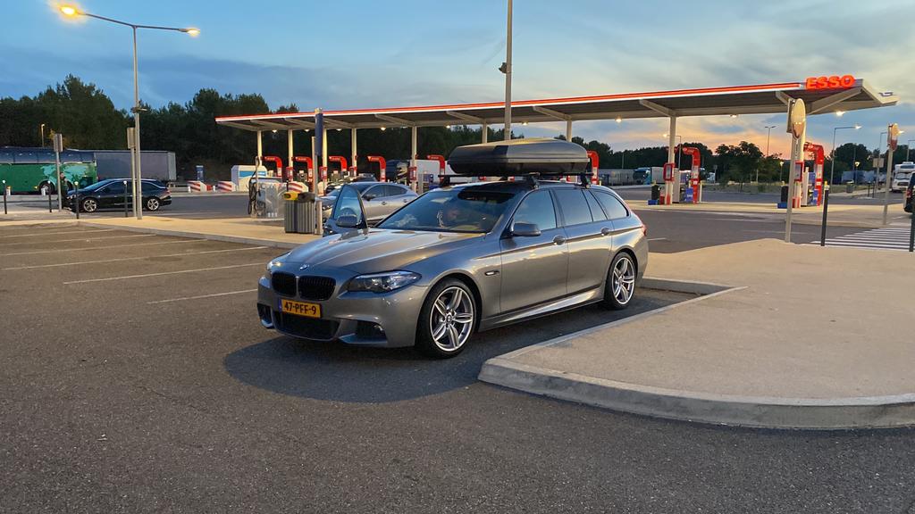 BMW 5-Serie 528I Touring 190KW Aut8 2011 Grijs, Auto's, BMW, Achterwielaandrijving, Zwart, 2996 cc, Stationwagon