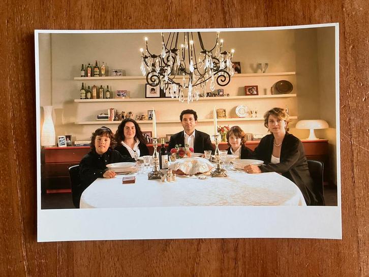 De familie Hollander - JHM Kinder Museum, Verzamelen, Ansichtkaarten | Themakaarten, Ongelopen, 1980 tot heden, Politiek en Historie