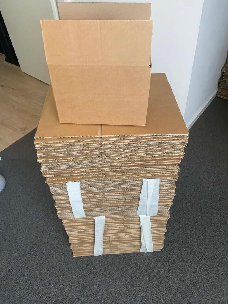 2 soorten nieuw en z.g.a.n. lege dozen aangeboden, Ophalen, Doos, Opvouwbaar, Minder dan 35 cm