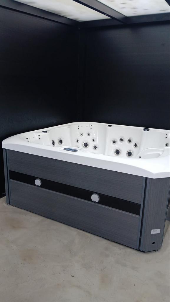 Jacuzzi BalBoa, Ophalen, Zo goed als nieuw, Inbouw, Trap