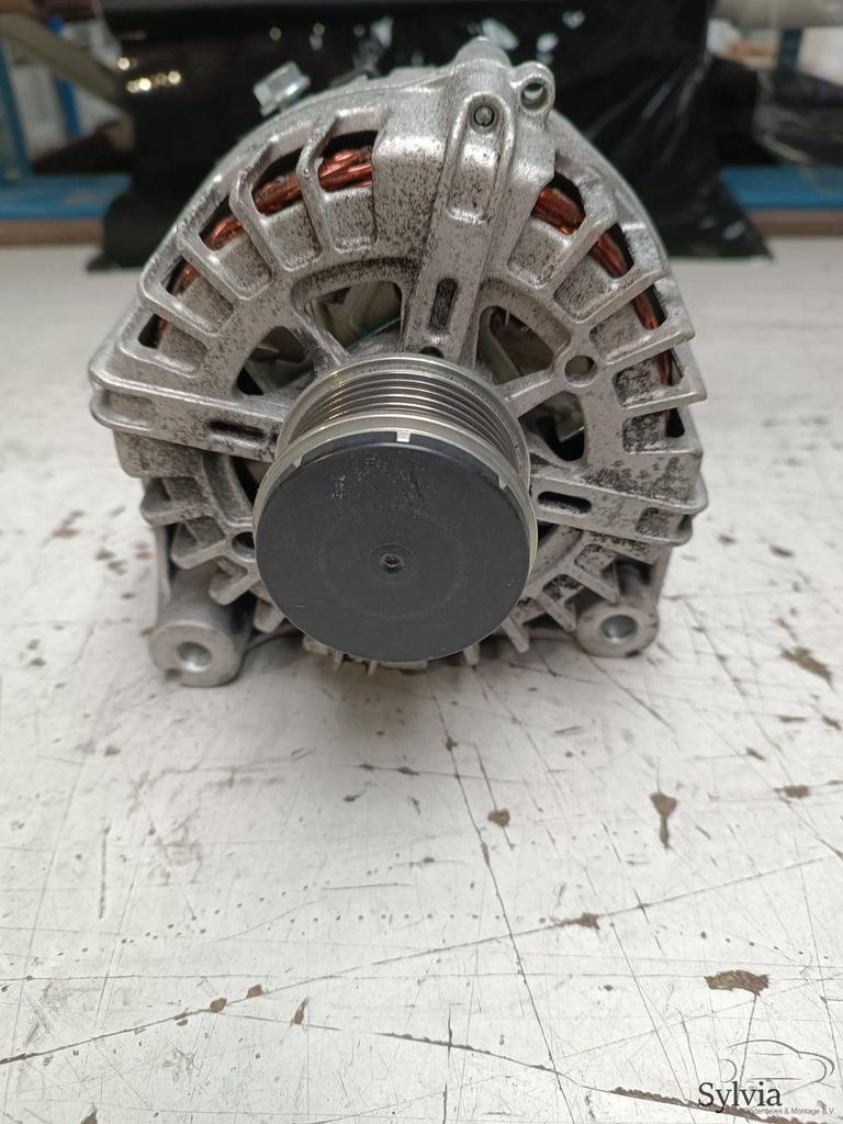 Dynamo 220A Valeo N47 BMW 5 / X3 serie F07 F10 F11 F25 12318, Gebruikt, -, -, Ophalen of Verzenden