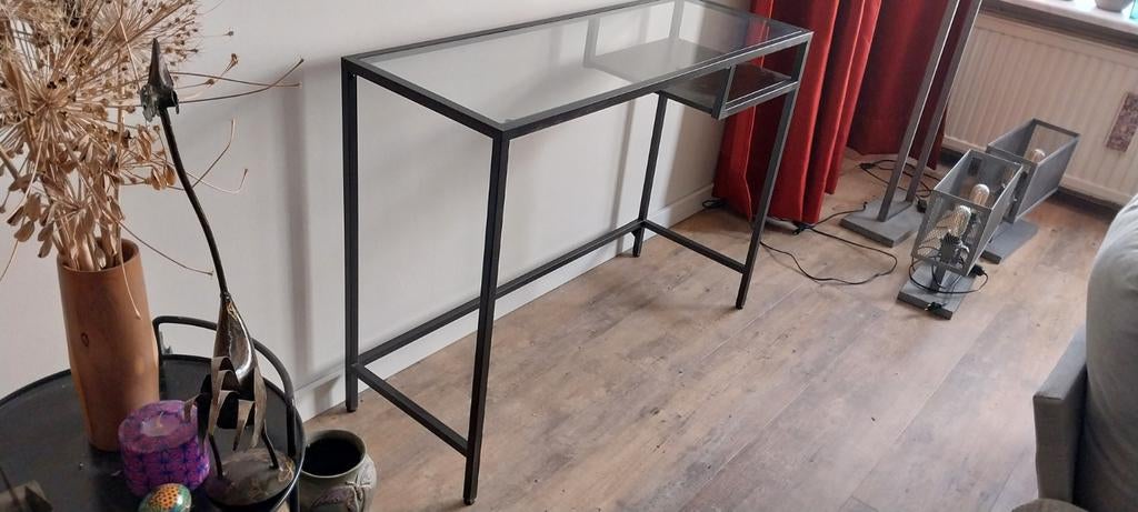 Sidetable van metaal en glas, Huis en Inrichting, Tafels | Sidetables, Ophalen, 25 tot 50 cm, Rechthoekig, 100 tot 150 cm