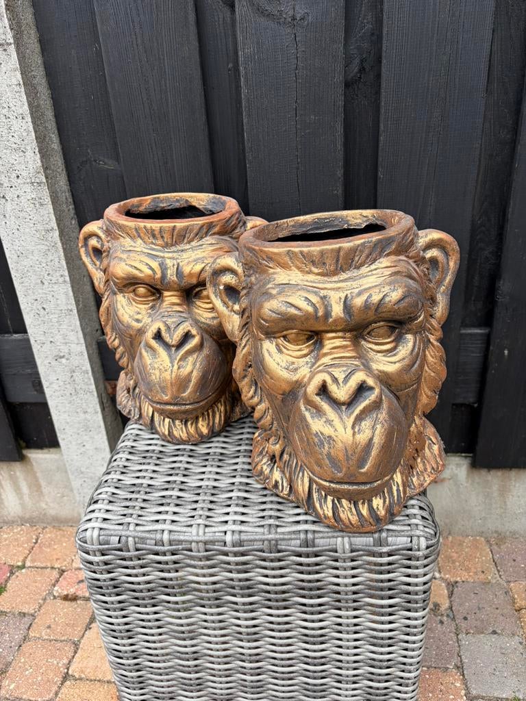 2 bloempotten van apenkoppen, Rond, Ophalen of Verzenden, Zo goed als nieuw, Aardewerk